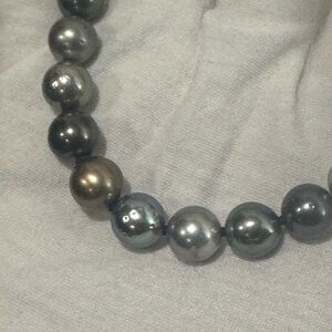 Authentic Tahiti Pearl Necklace; 17 inches